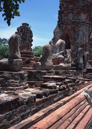 東横INN大阪伊丹空港：便利な立地と充実のサービスを誇るビジネスホテル
